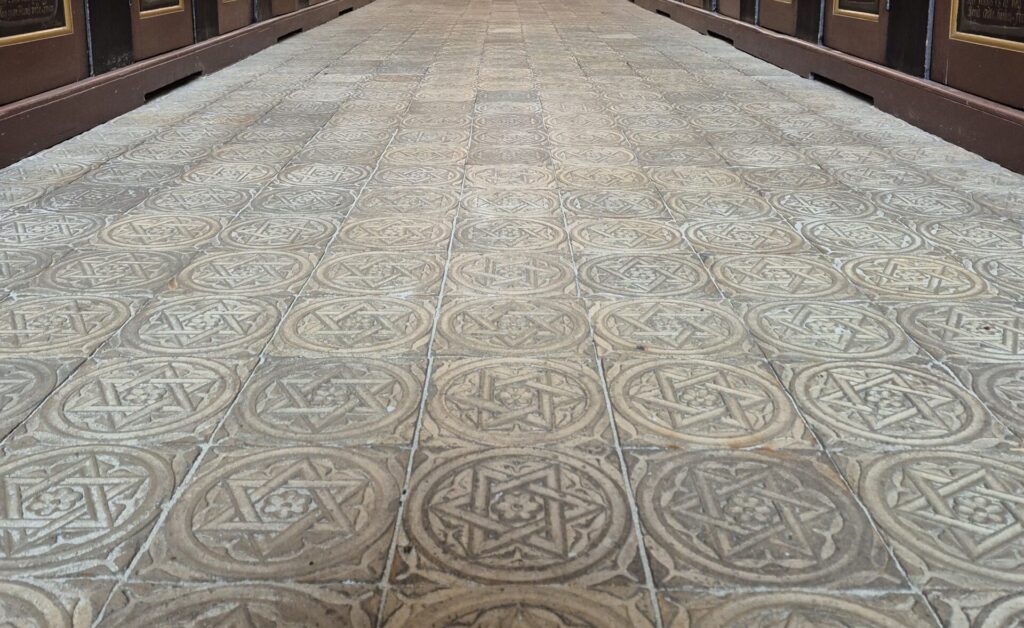 Det mønstrede gulv i Horsens Klosterkirke